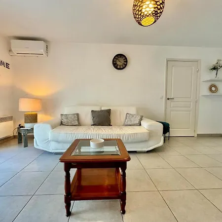 Mickael - De Standing 4 Prs - A 300m Apartment *