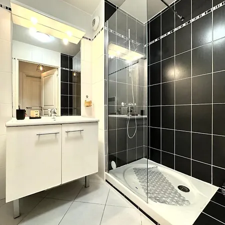 Mickael - De Standing 4 Prs - A 300m Apartment
